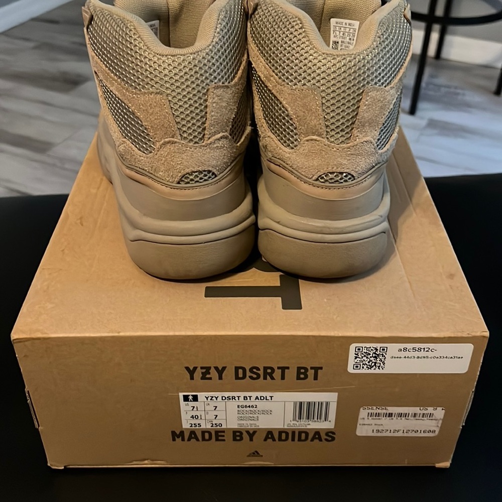 YEEZY DSRT BT ADULT SNEAKERS